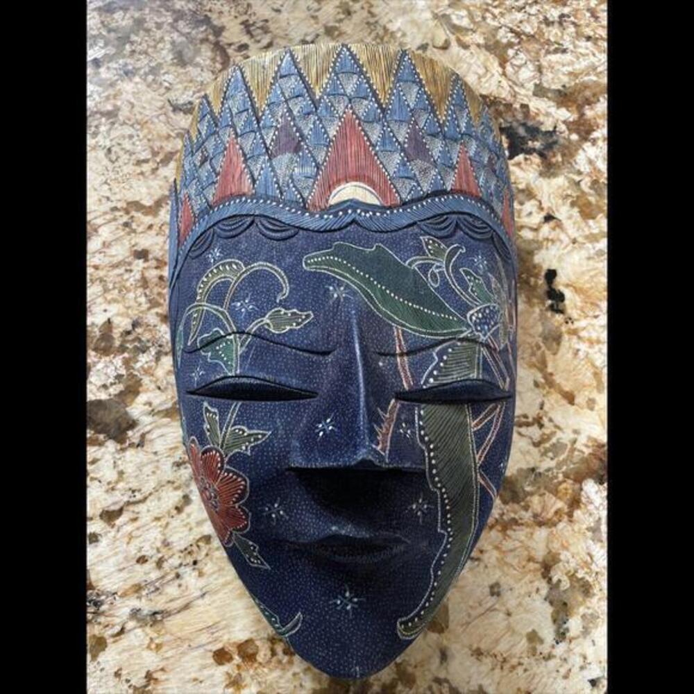 VTG. Hand Painted COLORFUL INDONESIAN CARVED WOODEN‎ FACE MASK Sculpture Statue